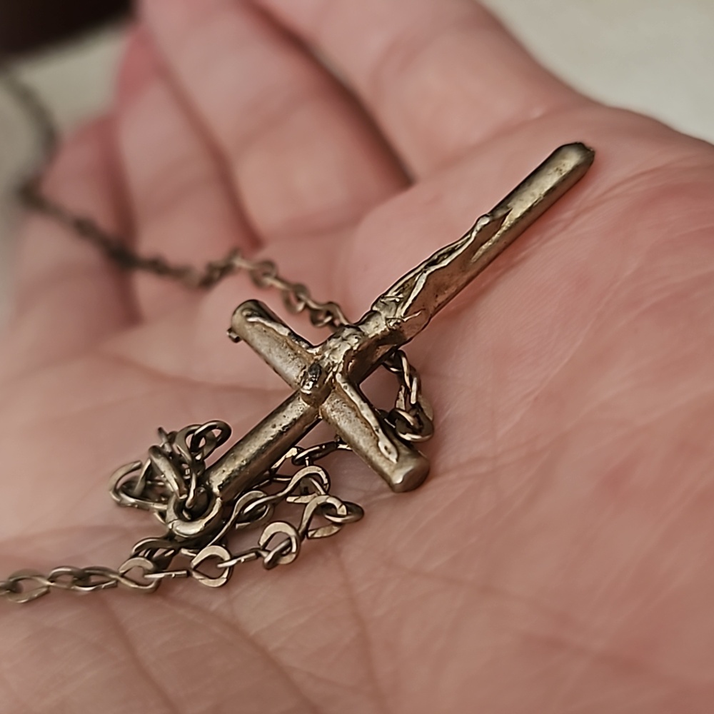 FINALCHANCE Antique  Unmarked Integrsted Crucifiction Jesus Cross Necklace